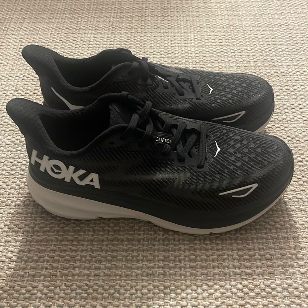 Women’s HOKA shoe NEW 7.5B